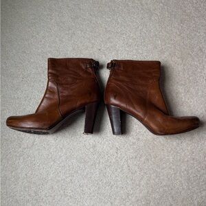 Frye Marissa Zip Short Cognac Leather Ankle Boots Size 8.5M